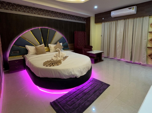 Honeymoon Spacial Suit Room